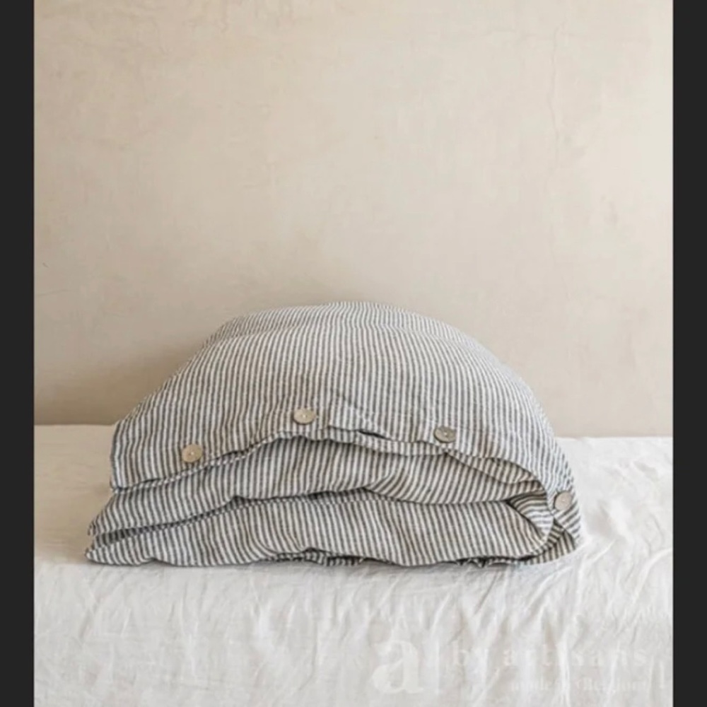 Buttoned Linen Full/Queen Duvet Cover with Stripes